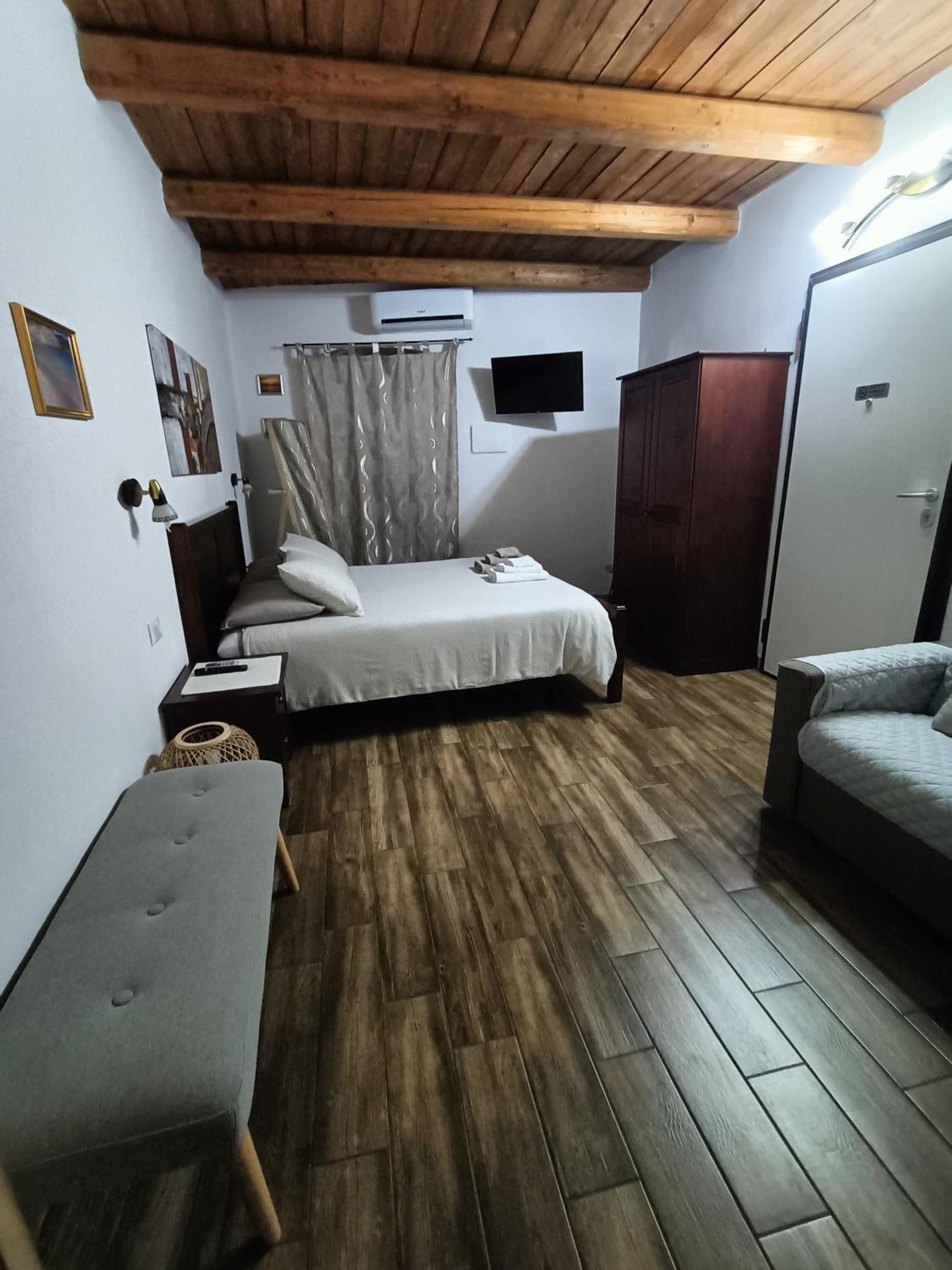 Bed And Breakfast Raggio Di Sole อีเกลเซียส ภายนอก รูปภาพ