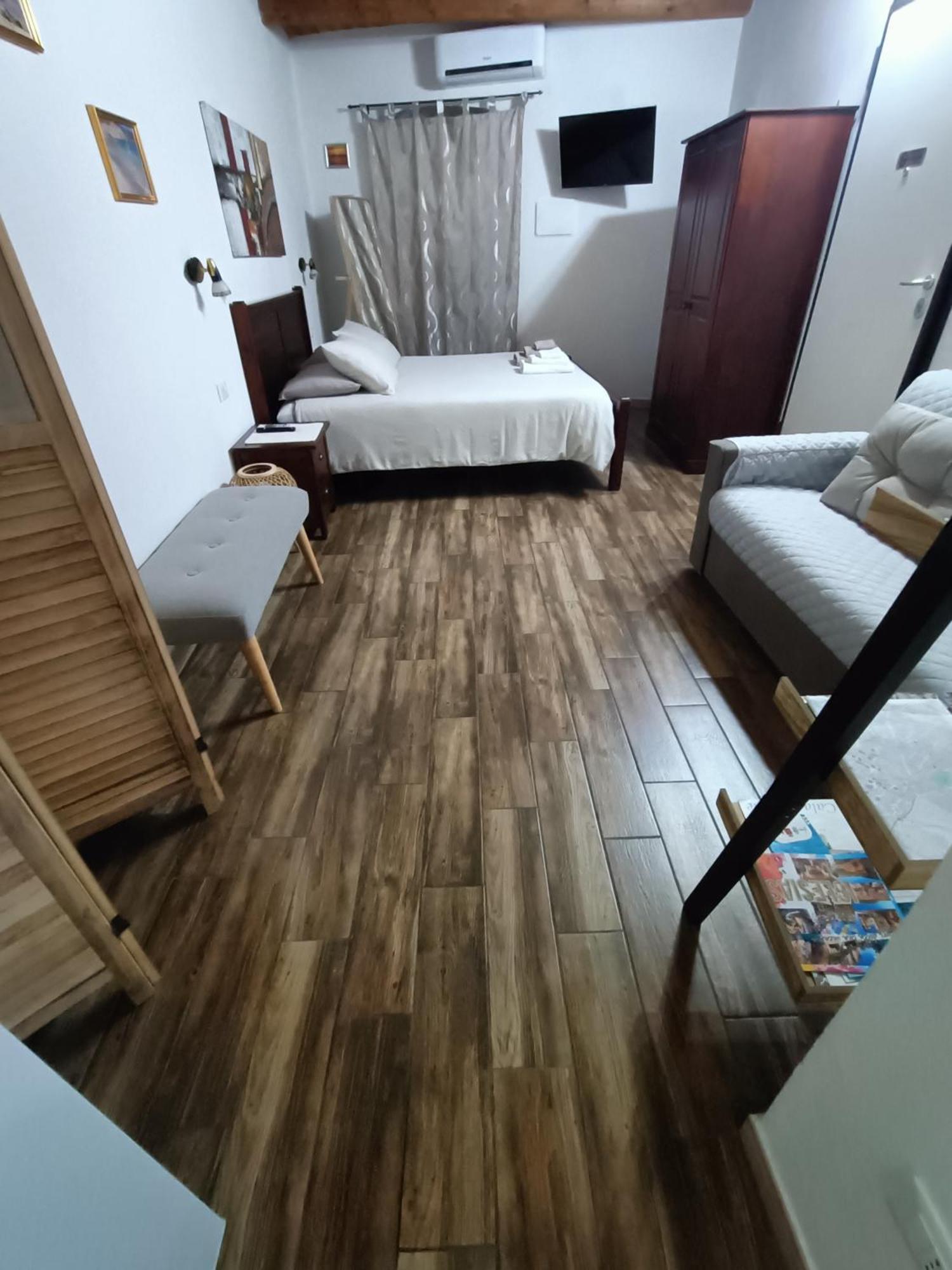 Bed And Breakfast Raggio Di Sole อีเกลเซียส ภายนอก รูปภาพ
