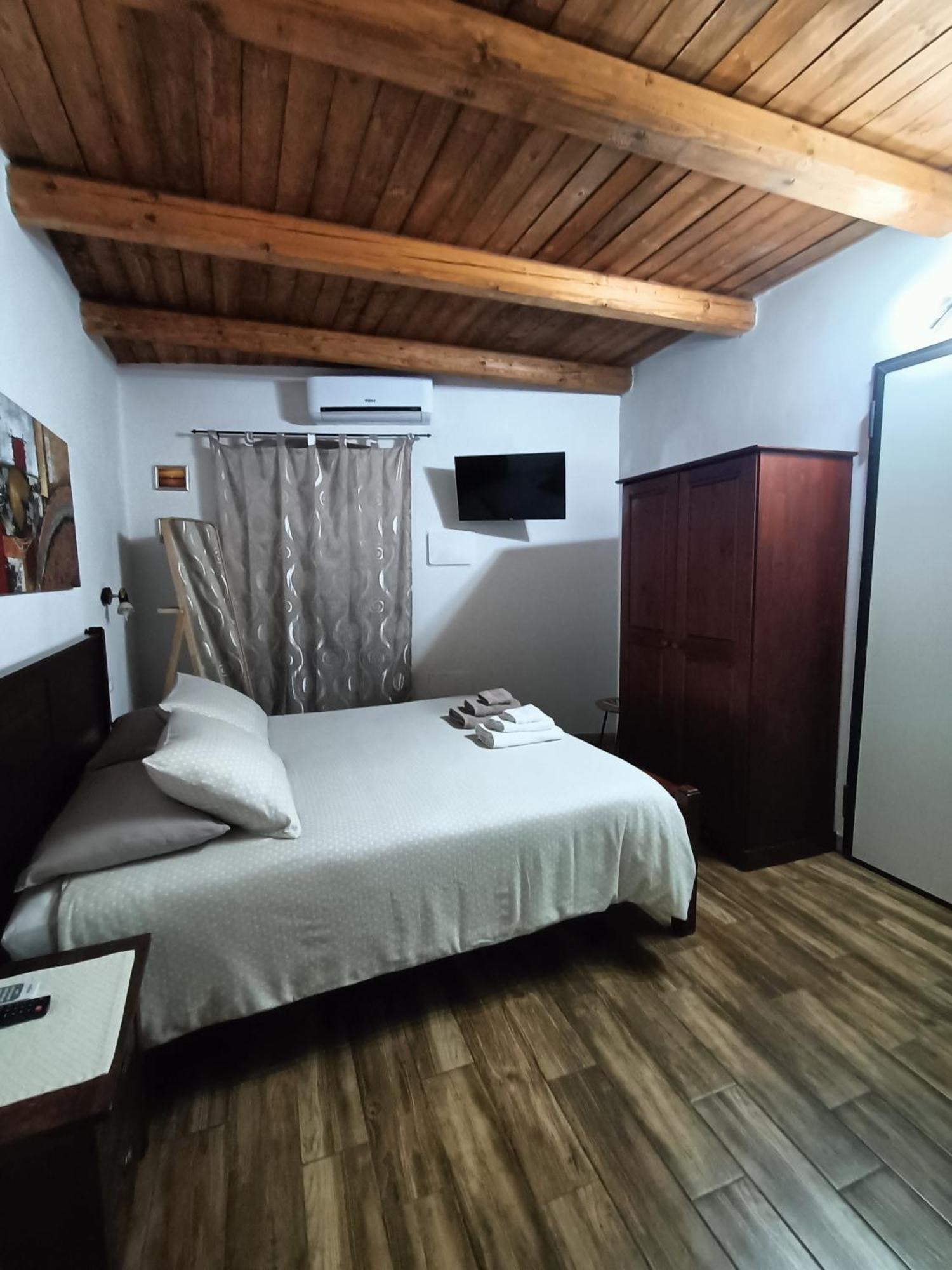 Bed And Breakfast Raggio Di Sole อีเกลเซียส ภายนอก รูปภาพ